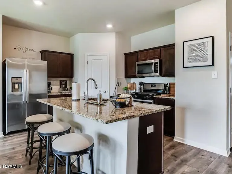 406 Starlight Dr — Photo 6