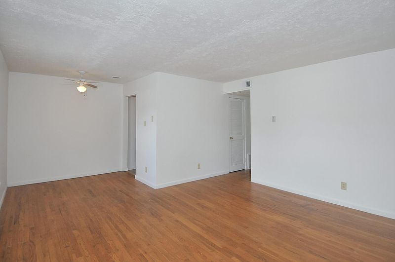 Eleven Oaks Apartment Rentals Louisville Ky Zillow