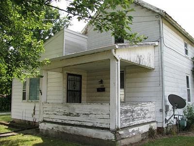 1st image of 139 E Irving St