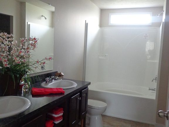 4th image of 106 N Hawthorn Dr