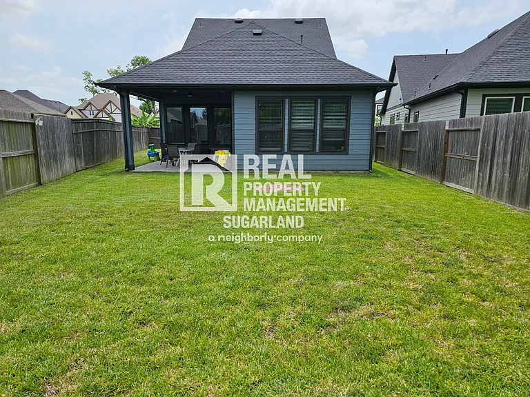1414 Emma Lake Dr — Photo 8