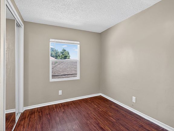 4th image of 429 E 49th St #431-1/4