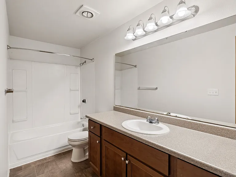 2 Bed 1 Bath - Deluxe - 902 Sq Ft 2 Bed 1 Bath - Deluxe - 902 Sq Ft