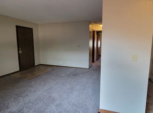 906 C Ave NW #1, Cedar Rapids, IA 52405