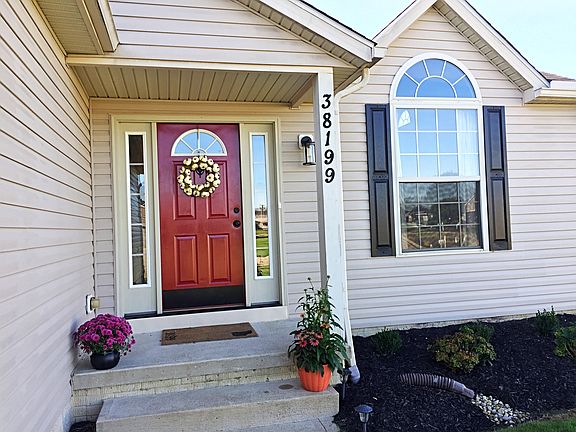 3rd image of 38199 Stoney Lake Dr