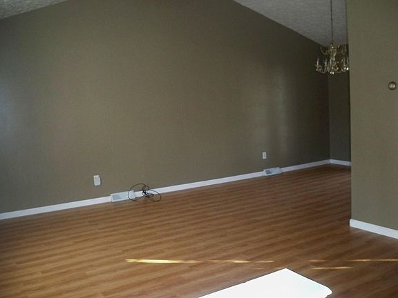 3rd image of 4633 Bradford Dr