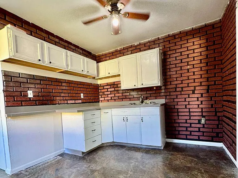 17001 Lipton Ave — Photo 13