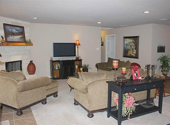 5th image of 306 Kiowa Dr N