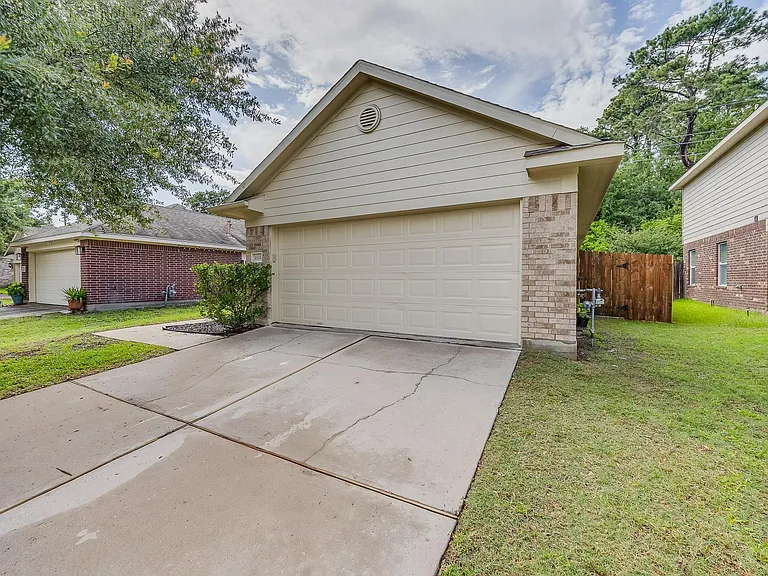 2515 Cypress Island Dr — Photo 3