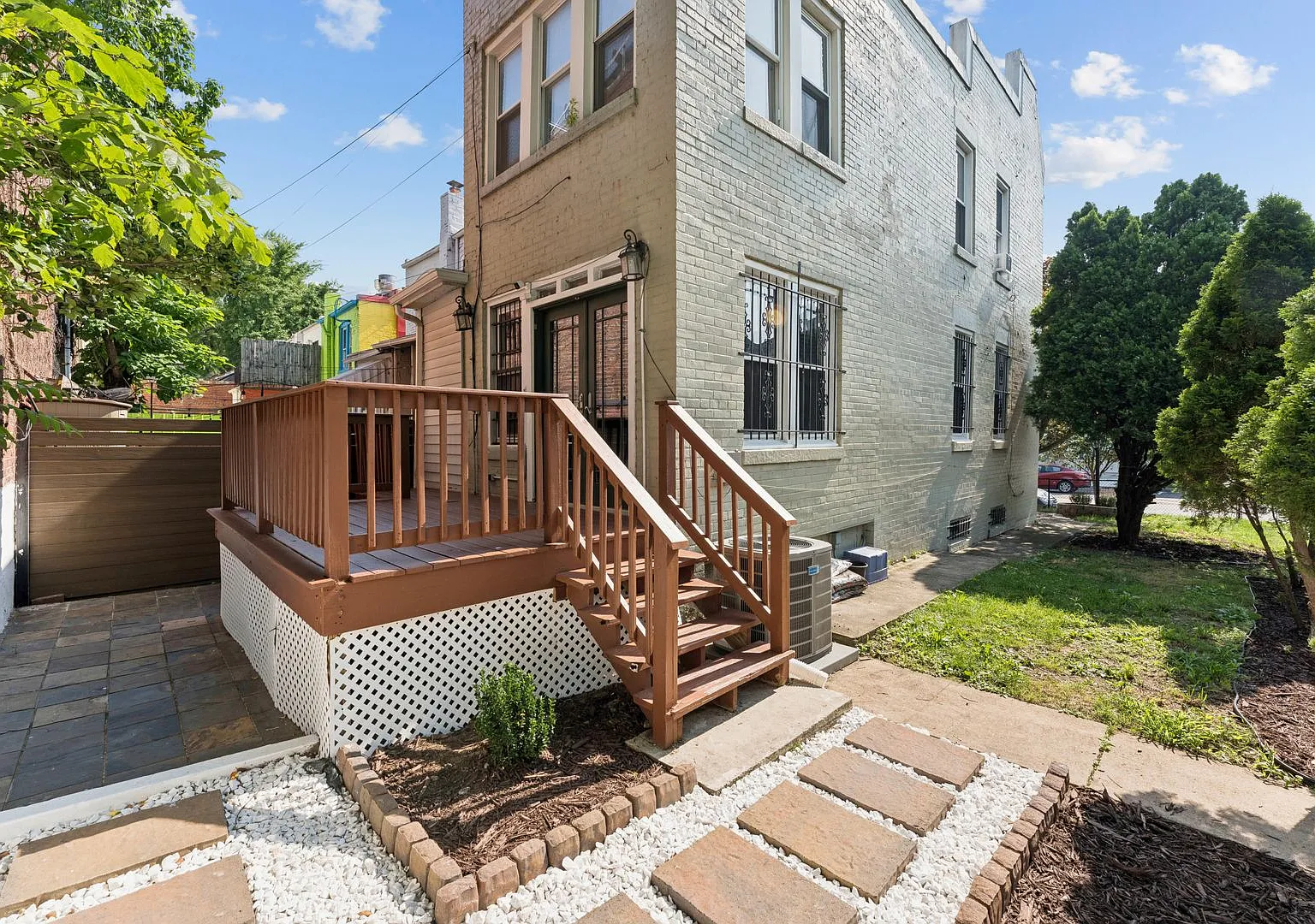 3 Level Semi-Detached Row Home in Columbia Heights — Photo 3