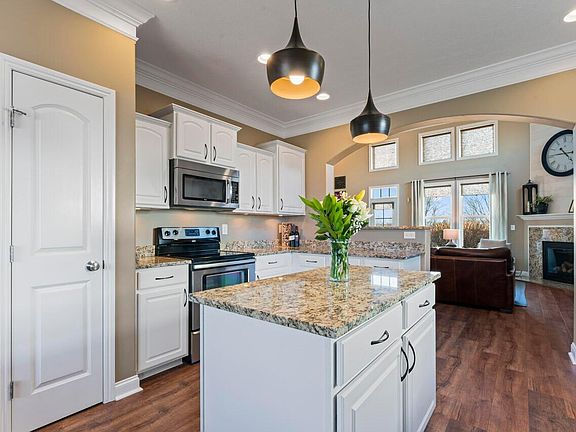 5th image of 1062 Balmoral Dr