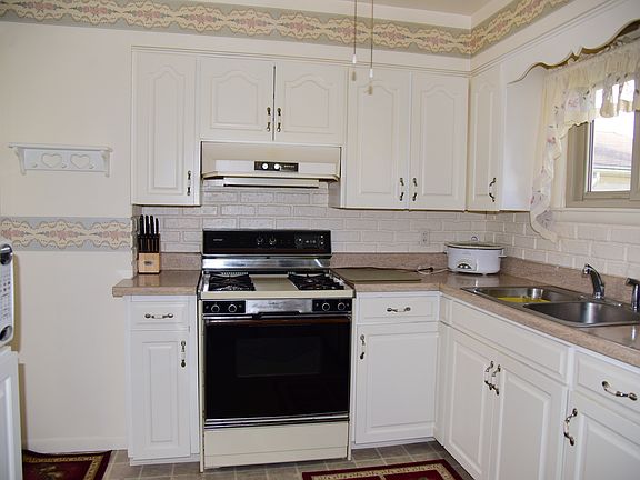 5th image of 406 W Crooked Lake Dr
