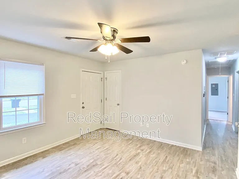 109 Peachtree Ln — Photo 6