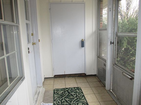 4th image of 101C Edinburgh Ln