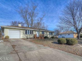 26 Robinwood Dr, Normal, IL 61761