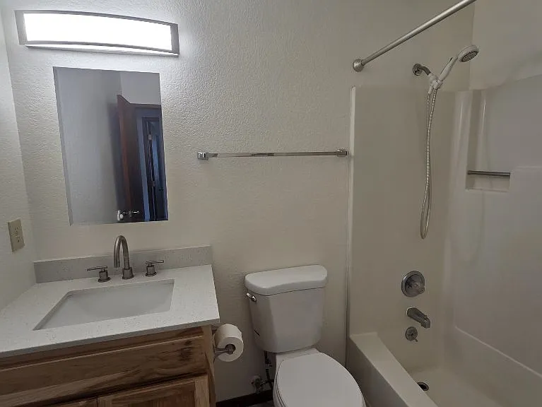 180 Breakwater Dr — Photo 8
