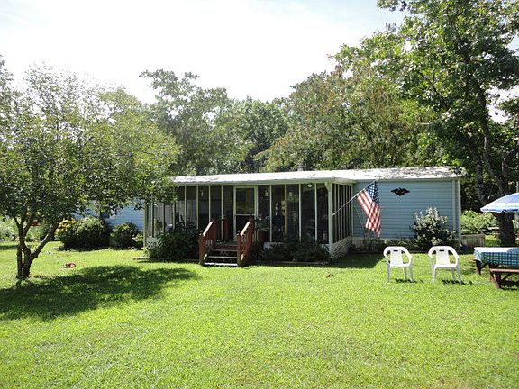 3rd image of 150 Robin Ln