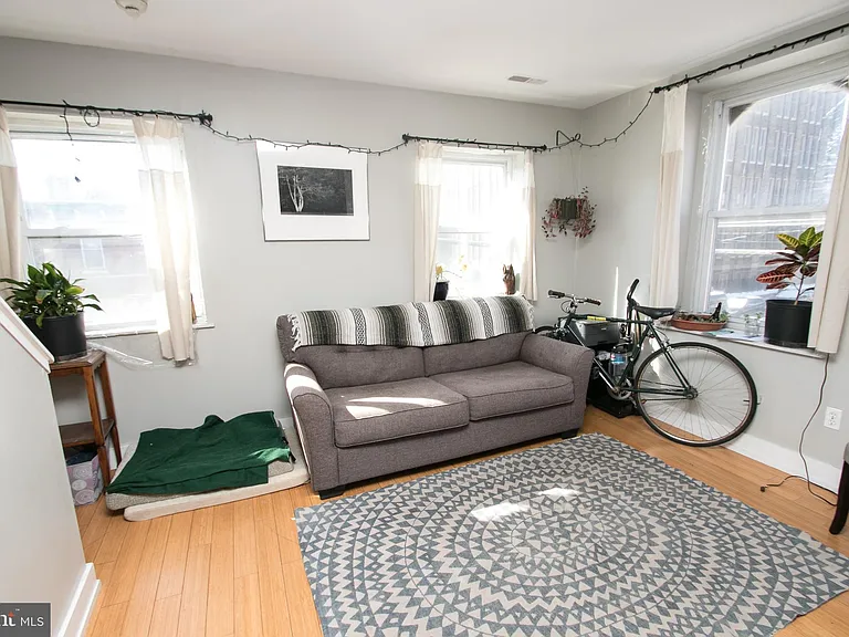 2351 Christian St #D — Photo 4
