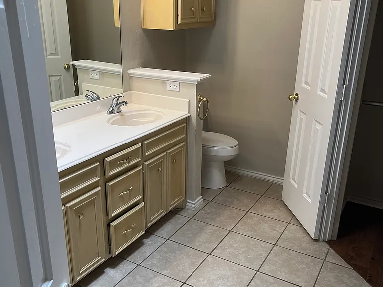 410 Justice Ave — Photo 15