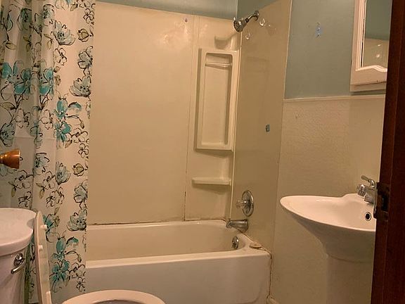 5th image of 2504 Washington St