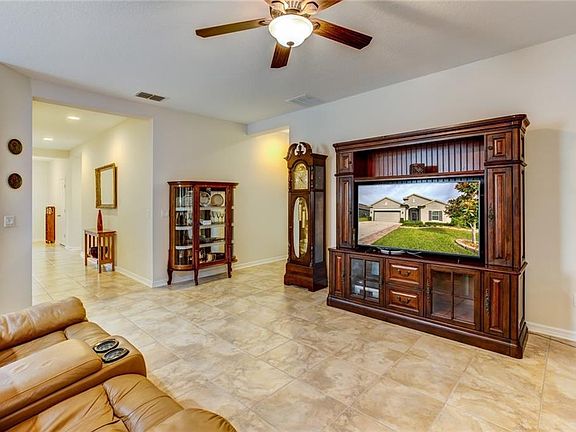 5th image of 3141 Spicer Ave