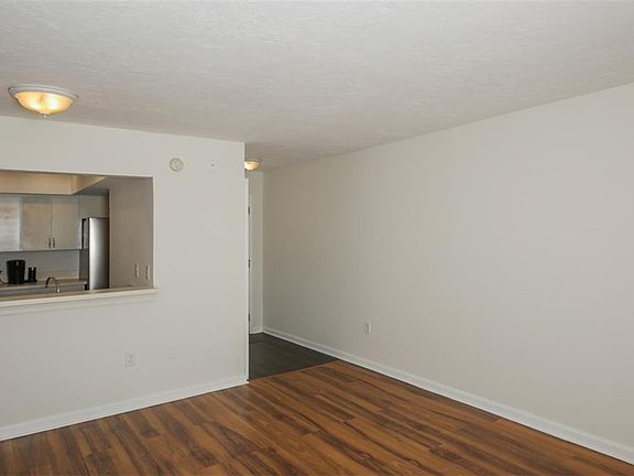 5th image of 2121 Wood St #233