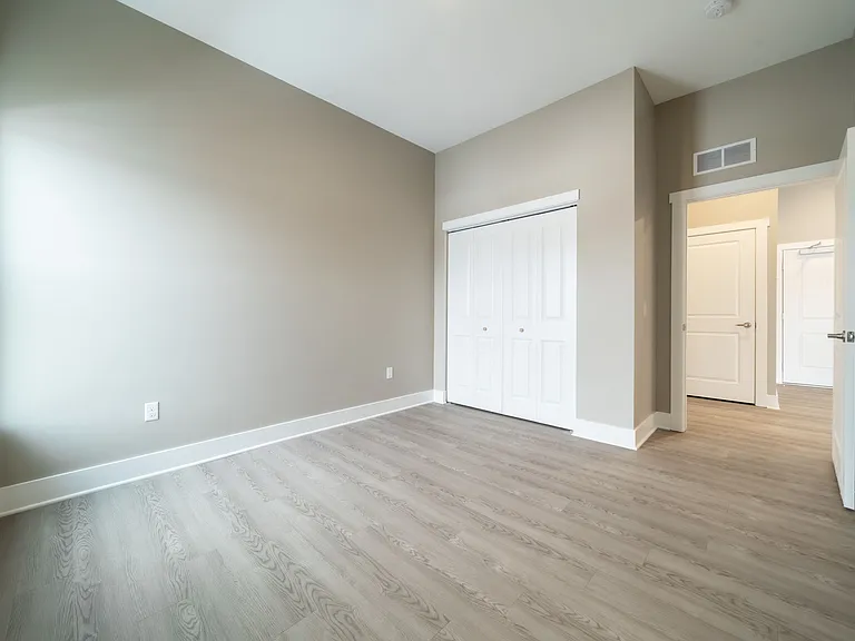 12-web-or-mls-3440-chicago-dr_12092024