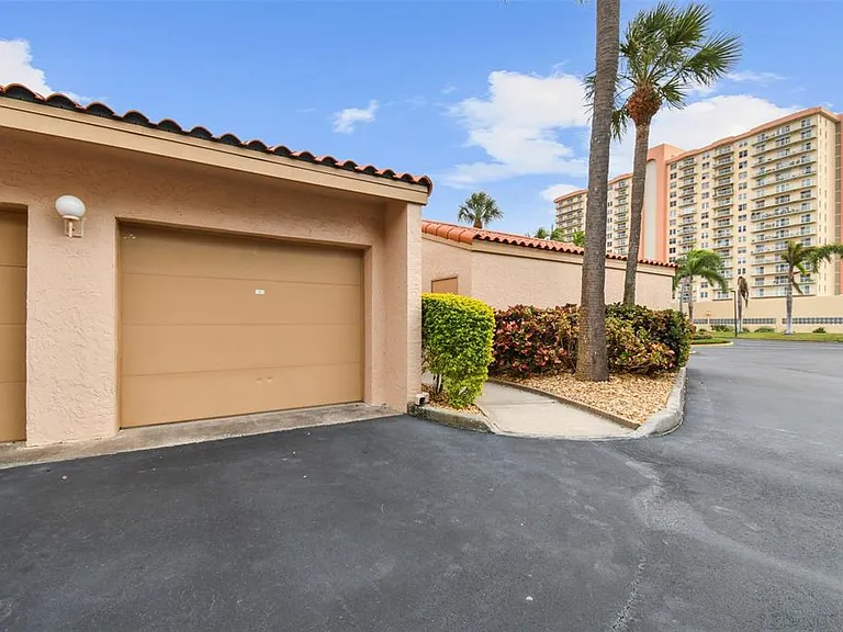 4800 Brittany Dr S #102 — Photo 51