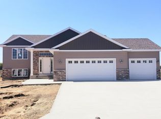 1309 18th Dr NE, Austin, MN 55912