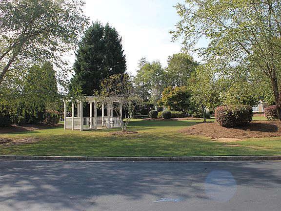 3rd image of 2127 Green Way Cir SE