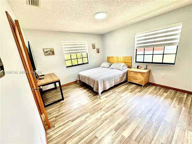 18701 Wentworth Dr #18701 — Photo 31