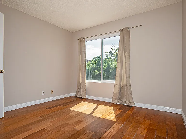157 Stanford Ct — Photo 9