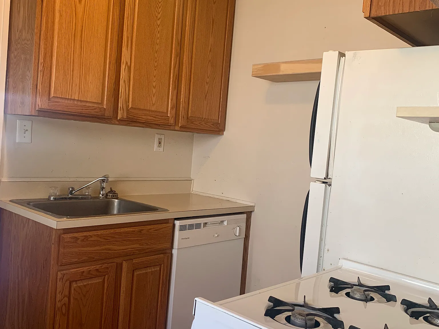 2 bed, 900 sqft, $950 — Photo 3