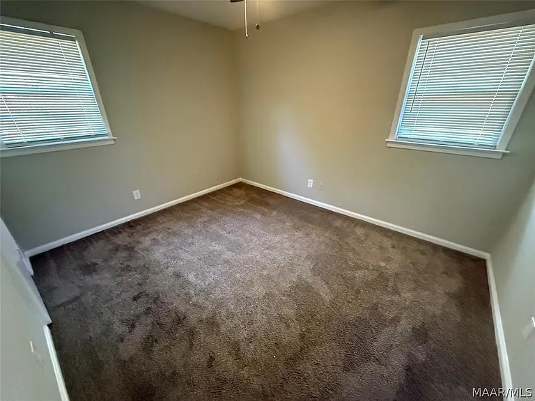 3211 Hackberry Ln — Photo 6