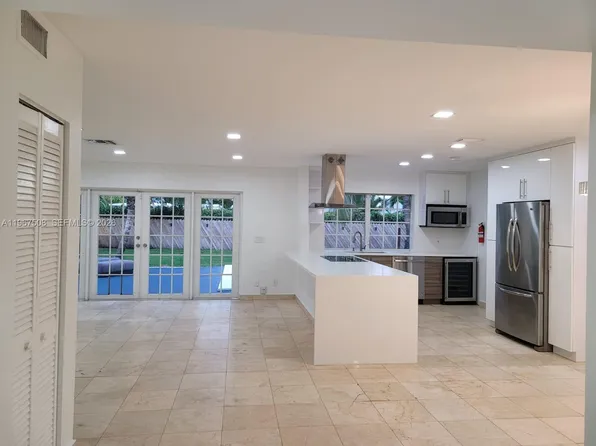 2040 NE 197th Ter, Miami, FL 33179