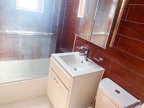 3rd image of 160-60 Beech Ave #53