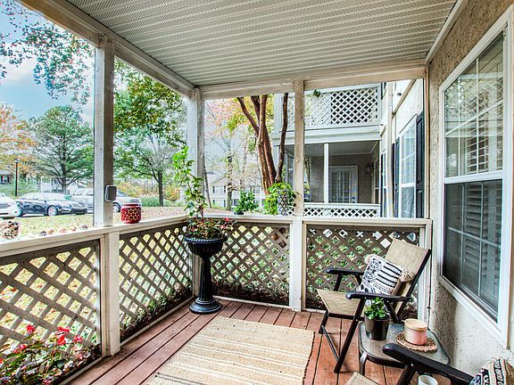 3rd image of 906 Peachtree Forest Ter