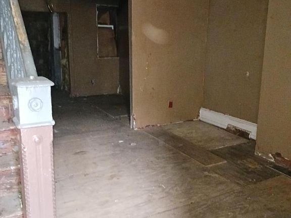 2nd image of 3805 Reno St