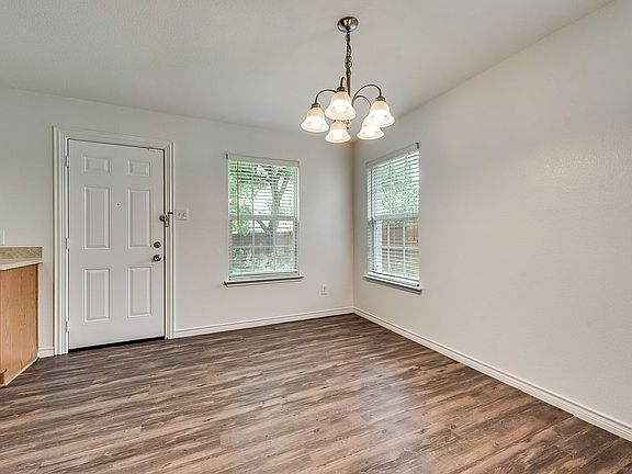 4th image of 2165 Lone Pecan Dr