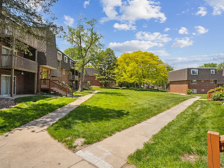 Lantern Square Apartments Spacious 1, 2 & 3 Bedrooms — Photo 17
