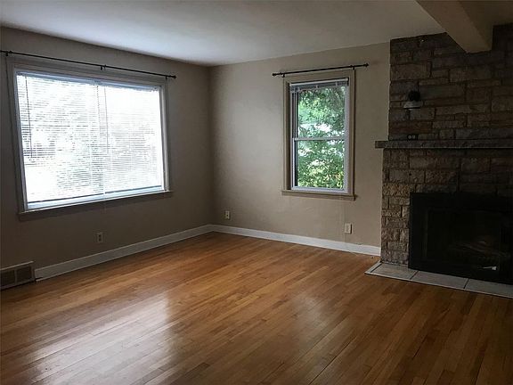 3rd image of 812 Mount Olivet Dr