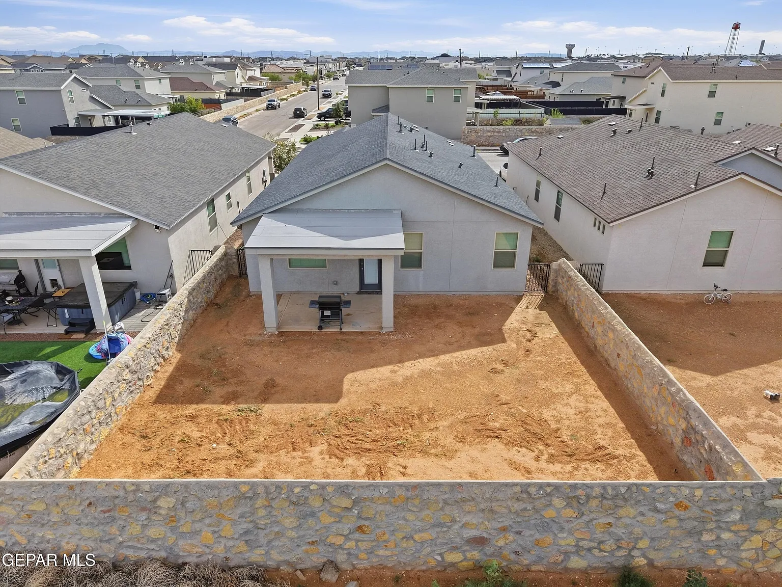 4 bed, 2.0 bath, 1720 sqft, $1,750 — Photo 3