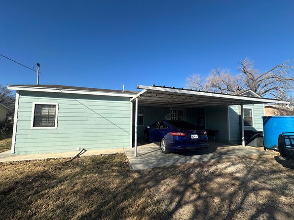 218 N 2nd St, Lockney, TX 79241
