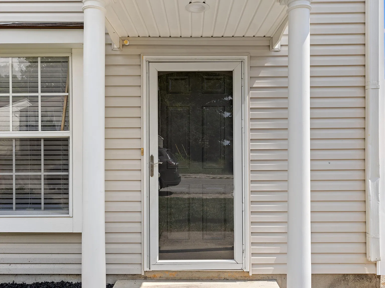 3 bed, 1.5 bath, 1152 sqft, $1,650 — Photo 2