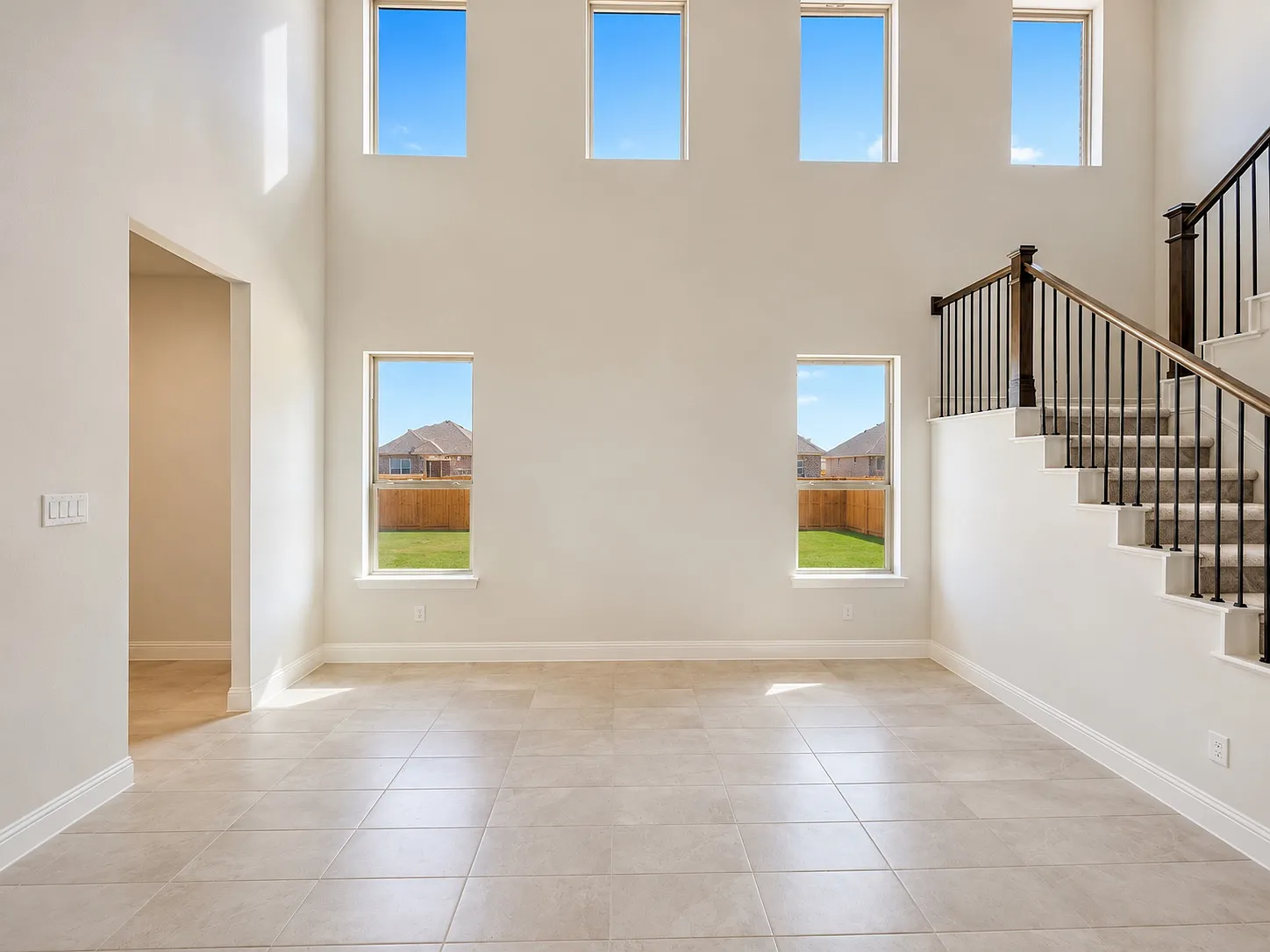 4 bed, 2500 sqft, $2,945 — Photo 3