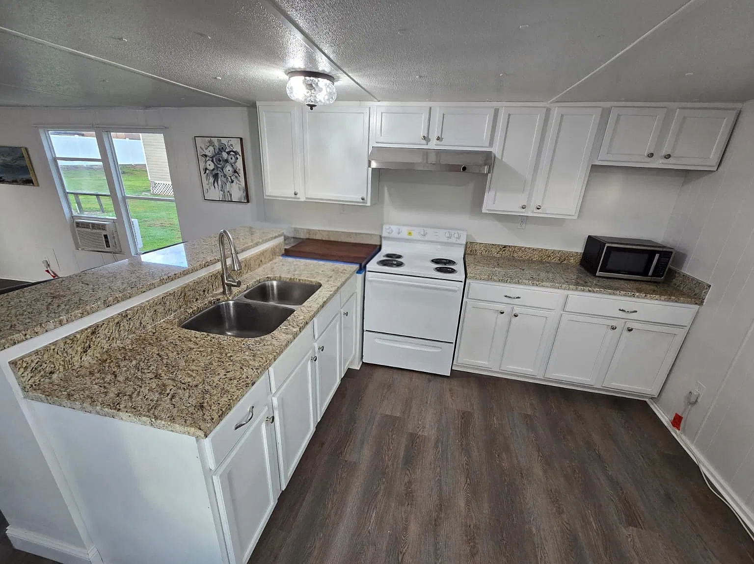 2 bed, 700 sqft, $1,650 — Photo 2