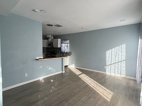 2nd image of 124 E Avenue F