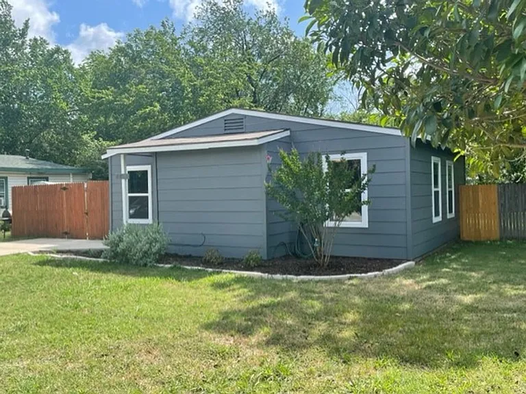 2804 Cedar Park Blvd — Photo 3