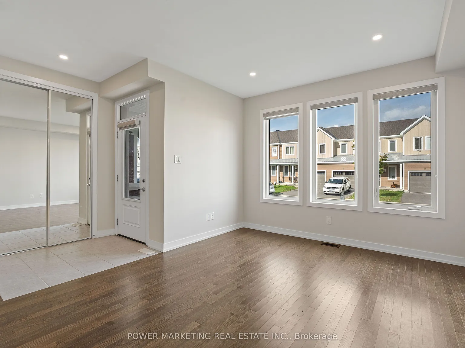 3 bed, $2,400 — Photo 4