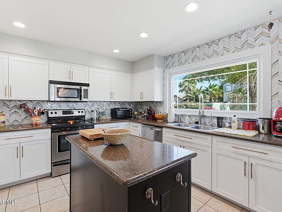 3rd image of 2451 W SUNSET Way